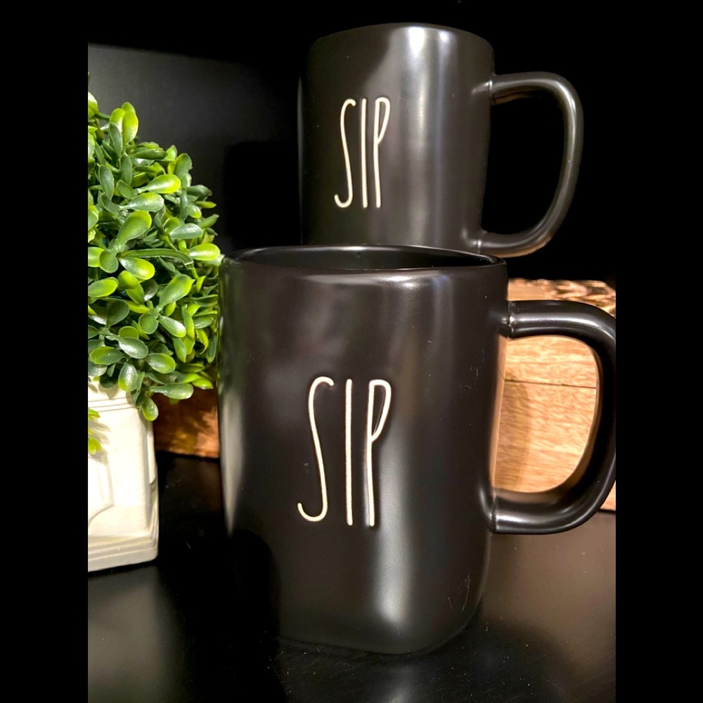 1 Rae Dunn Sip cup☕️
